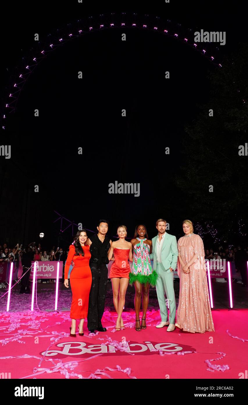 (De gauche à droite) America Ferrera, Simu Liu, Margot Robbie, Issa Rae ...