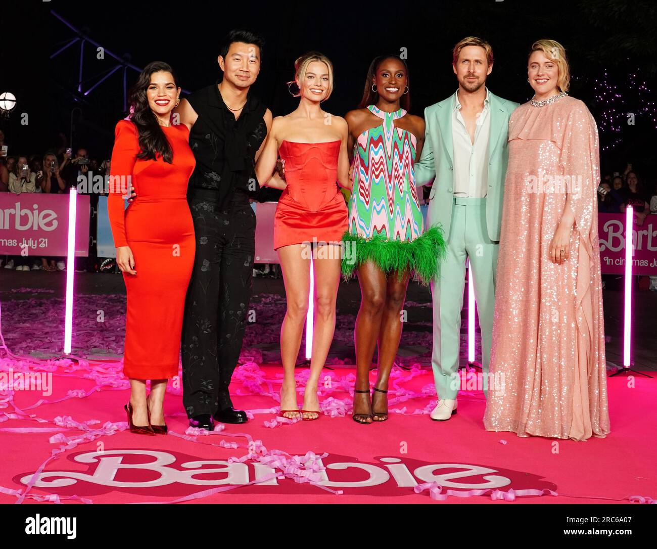 (De gauche à droite) America Ferrera, Simu Liu, Margot Robbie, Issa Rae ...