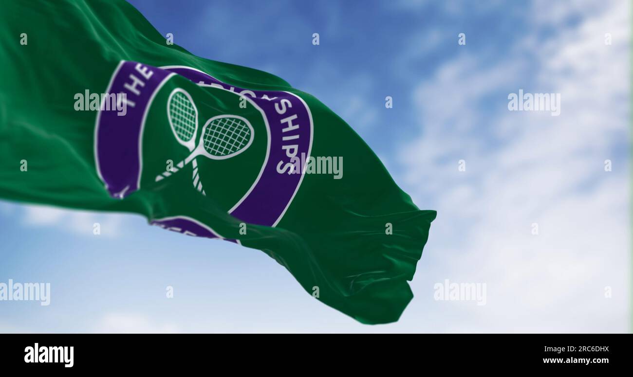 Londres, Royaume-Uni, juillet 3 2023 : le drapeau de Wimbledon des Championnats agitant par temps clair. Wimbledon Championships est un tournoi majeur de tennis. Illustration ed Banque D'Images