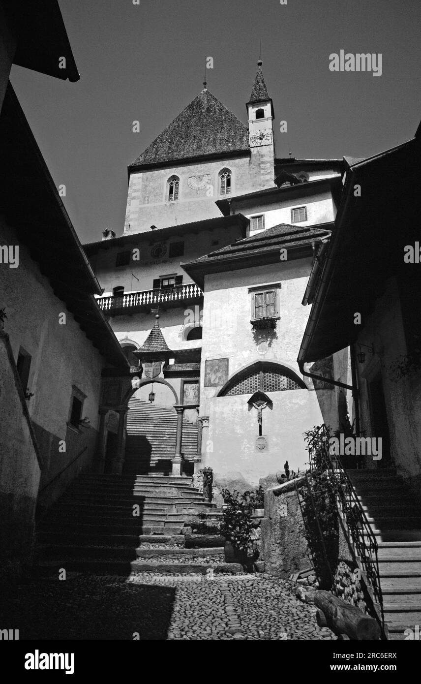 Le Sanctuaire de San Romedio . Val di non, trente. L'entrée de l'ermitage. Banque D'Images