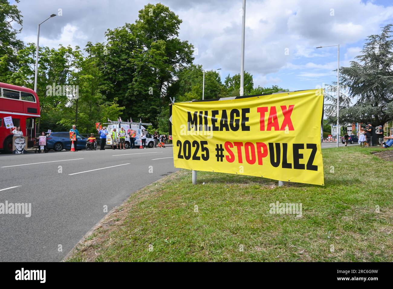 UXBRIDGE, LONDRES - 9 juillet 2023 : protestations contre la prochaine expansion de l'ULEZ Banque D'Images