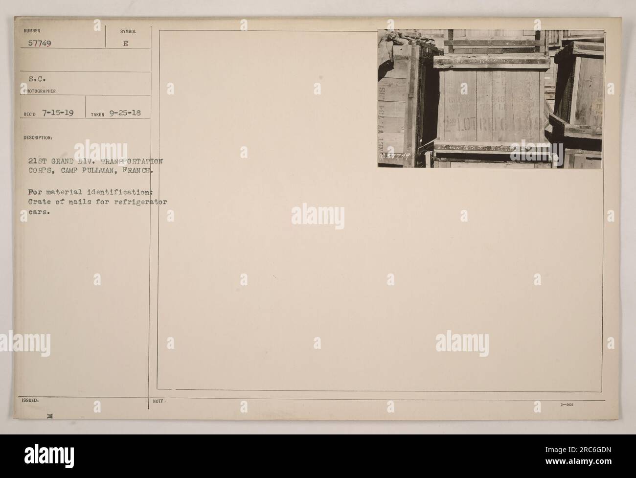 Caisse de clous pour voitures frigorifiques au Camp Pullman en France. La  caisse porte le numéro d'identification 57749 S.C. La photographie a été  prise le 25 septembre 1918 par le photographe de