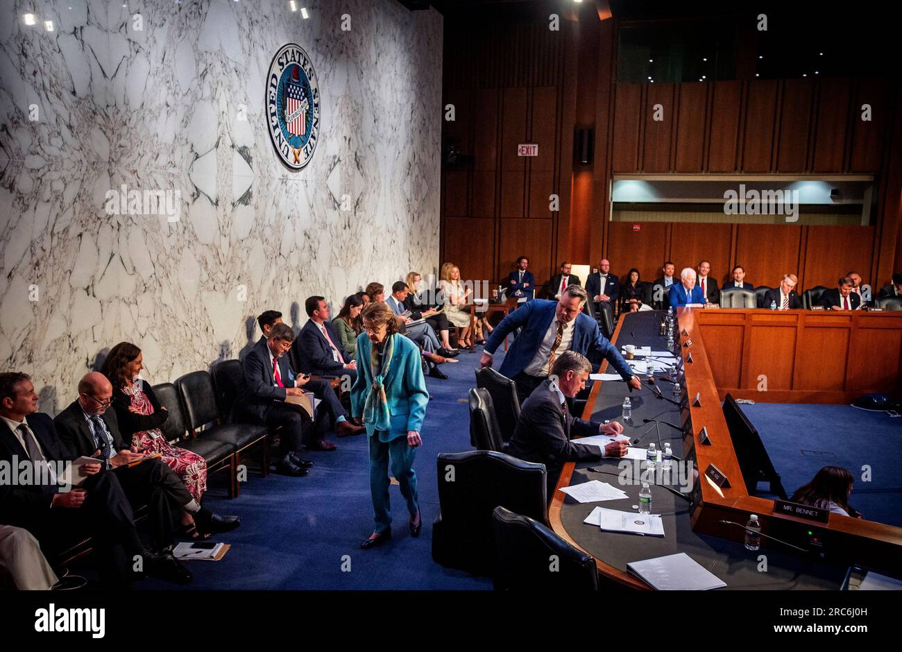 Washington, États-Unis d ' Amérique. 12 juillet 2023. La sénatrice des États-Unis Dianne Feinstein (démocrate de Californie) quitte une audience de nomination du Comité sénatorial sur le renseignement dans le Hart Senate Office Building à Washington, DC, le mercredi 12 juillet 2023. Le sénateur Feinstein est le plus vieux membre du Sénat américain, ayant 90 ans récemment. Le sénateur américain Chuck Grassley (Républicain de l'Iowa) est à un peu plus de deux mois de retard. Crédit : Rod Lamkey/CNP/Sipa USA crédit : SIPA USA/Alamy Live News Banque D'Images