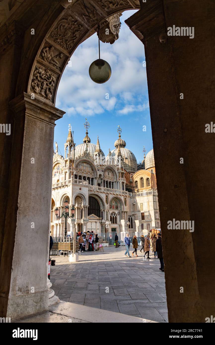 Venise, Italie - 2 avril 2022 : la basilique de la cathédrale patriarcale de Saint-Marc, communément connue sous le nom de basilique de Saint-Marc, est l'église de la cathédrale de la République Banque D'Images