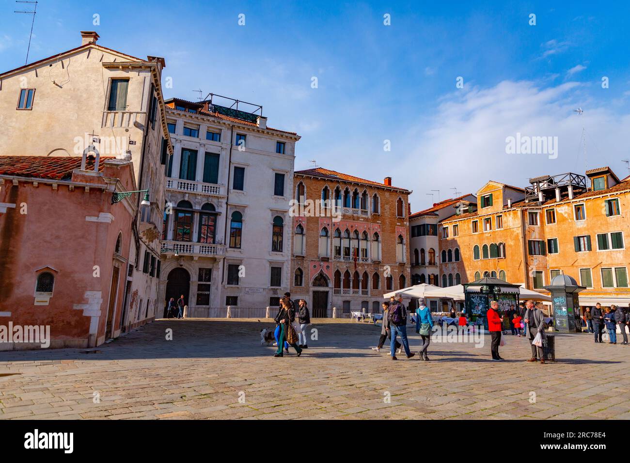 Venise, Italie - 2 avril 2022: Campo Sant'Angelo, également connu sous le nom de Campo Sant'Anzolo, est une place de la ville dans la sestière de San Marco, dans la ville de Venic Banque D'Images