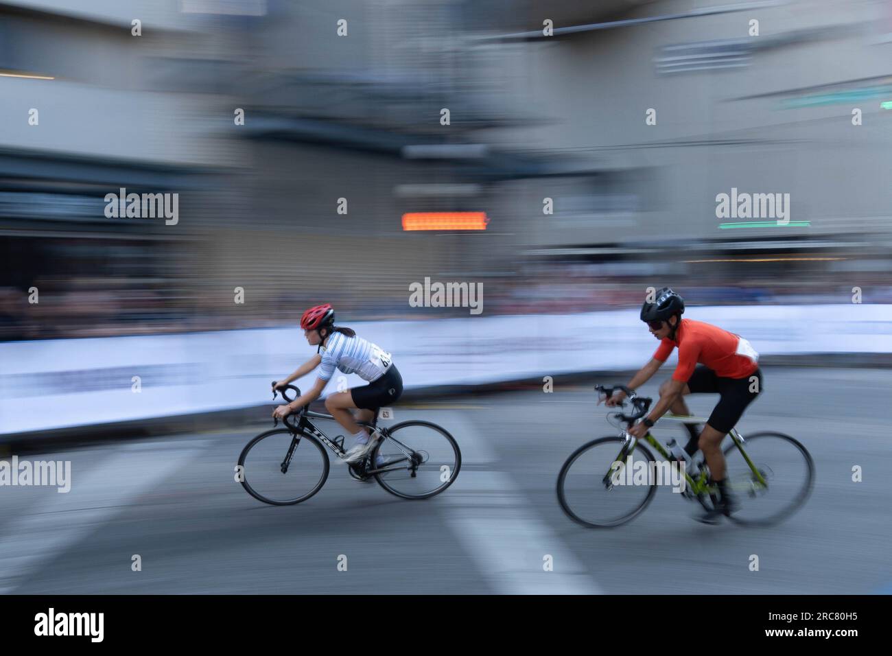 Vancouver, Colombie-Britannique, Canada. 12 juillet 2023. Les cyclistes prennent part à la course cycliste du Grand Prix de Gastown dans le quartier de Gastown, le plus ancien de la ville de Vancouver, au Canada. (Image de crédit : © Matias Basualdo/ZUMA Press Wire) USAGE ÉDITORIAL SEULEMENT! Non destiné à UN USAGE commercial ! Crédit : ZUMA Press, Inc./Alamy Live News Banque D'Images