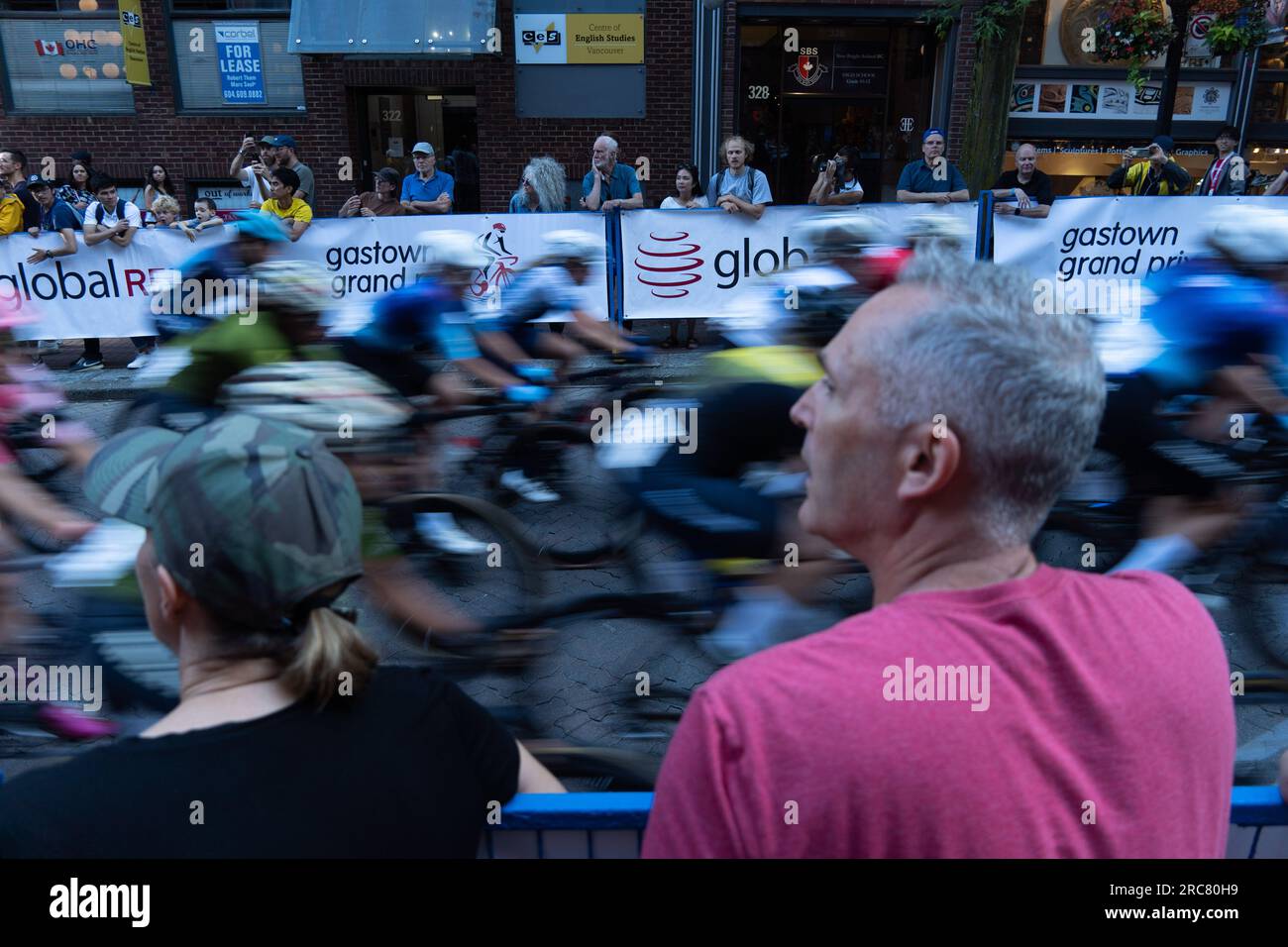 Vancouver, Colombie-Britannique, Canada. 12 juillet 2023. Les cyclistes prennent part à la course cycliste du Grand Prix de Gastown dans le quartier de Gastown, le plus ancien de la ville de Vancouver, au Canada. (Image de crédit : © Matias Basualdo/ZUMA Press Wire) USAGE ÉDITORIAL SEULEMENT! Non destiné à UN USAGE commercial ! Crédit : ZUMA Press, Inc./Alamy Live News Banque D'Images
