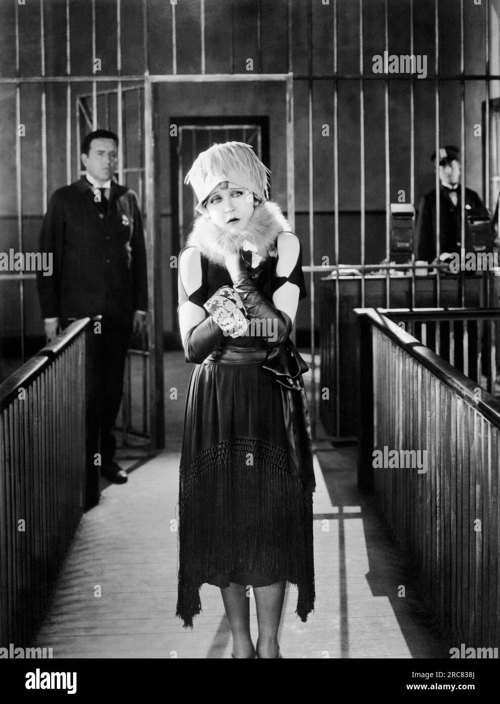 Hollywood, Californie 1930 l'actrice Mae Murray, connue sous le nom de "The Girl with the Bee-Stung Lips", dans une scène du film "Peacock Alley". Banque D'Images