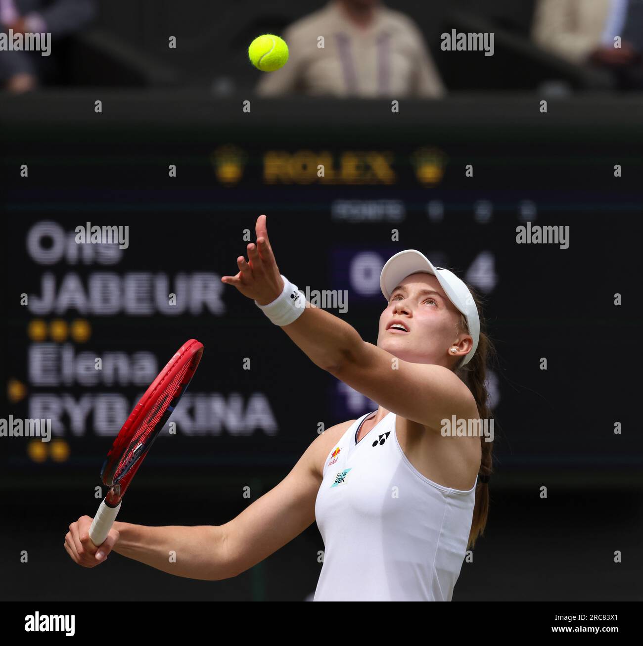 Wimbledon, Royaume-Uni. 12 juillet 2023. Numéro 3 Elena Rybakina, du Kazhakstan, lors de sa défaite en demi-finale contre ONS Jabeur, de Tunisie, à Wimbledon. Crédit : Adam Stoltman/Alamy Live News Banque D'Images
