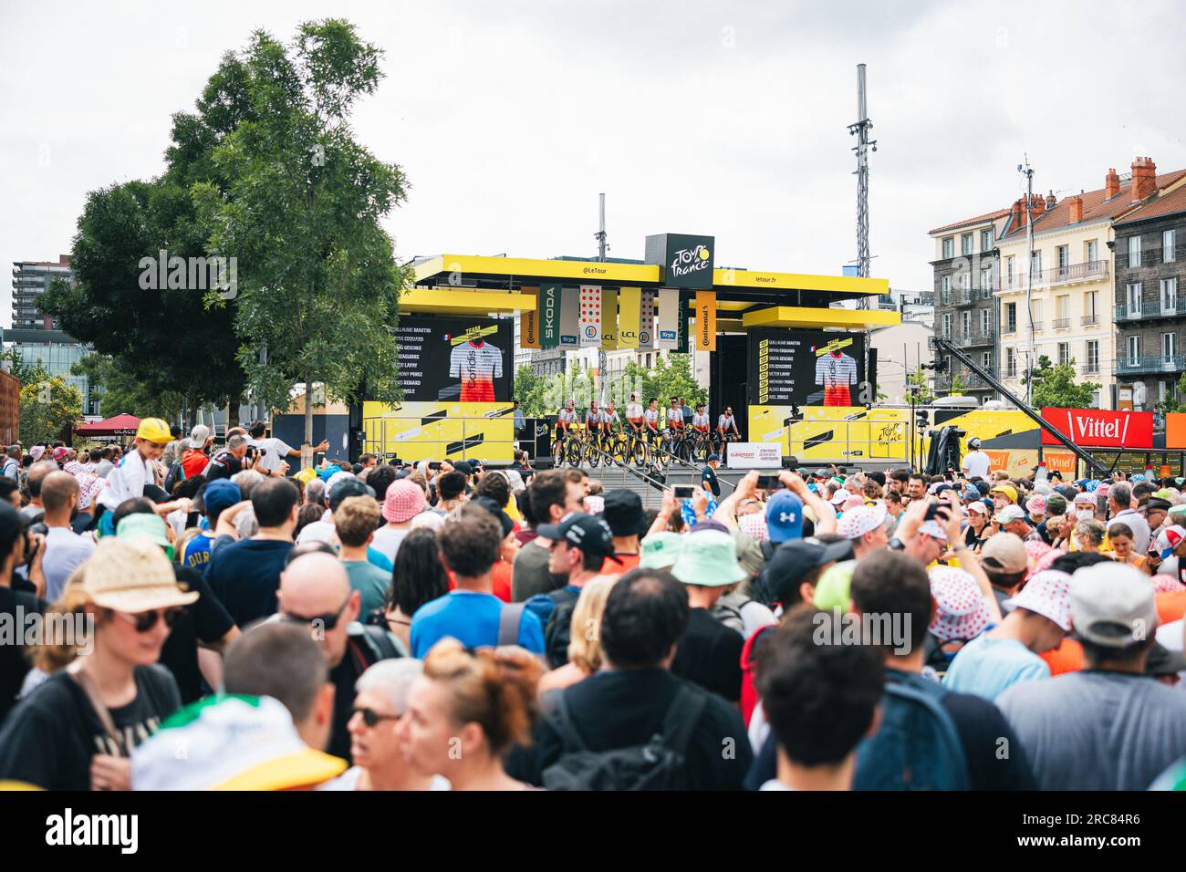 France. 12 juillet 2023. Photo Alex Whitehead/SWpix.com - 12/07/2023 - Cyclisme - Tour de France 2023 - étape 11 : Clermont-Ferrand à Moulins (179.8km) - Cofidis. Crédit : SWpix/Alamy Live News Banque D'Images