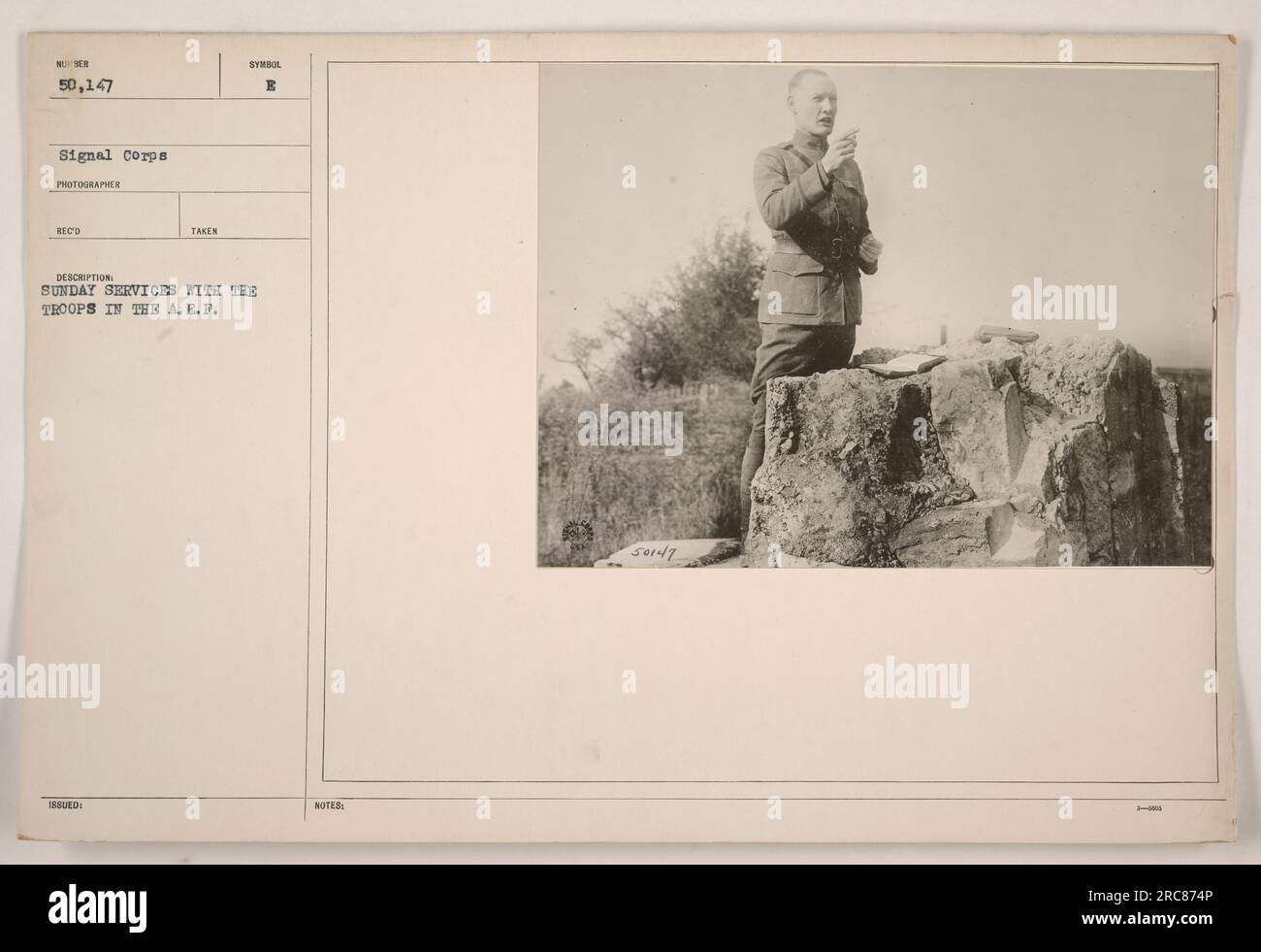 Soldats participant aux services du dimanche pendant la première Guerre mondiale dans les Forces expéditionnaires américaines (A.E.F). Banque D'Images