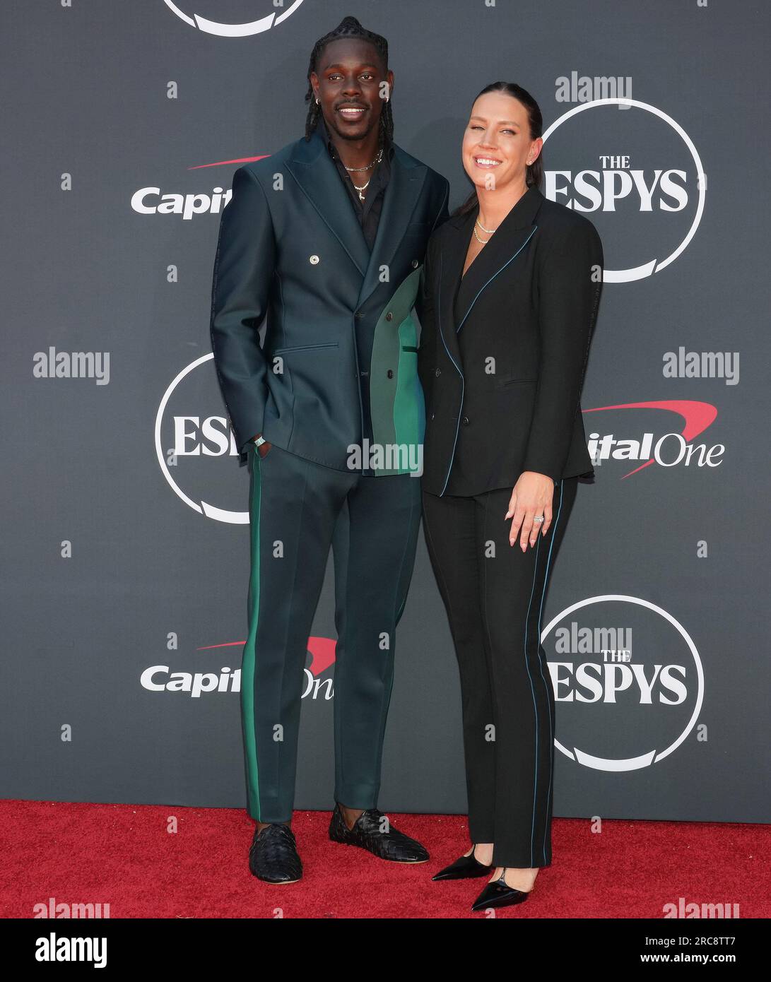 Los Angeles, États-Unis. 12 juillet 2023. (G-D) Jrue Holiday et Lauren Holiday arrivent aux ESPY Awards 2023 qui se tiennent au Dolby Theatre à Hollywood, CA le mercredi 12 juillet 2023. (Photo de Sthanlee B. Mirador/Sipa USA) crédit : SIPA USA/Alamy Live News Banque D'Images