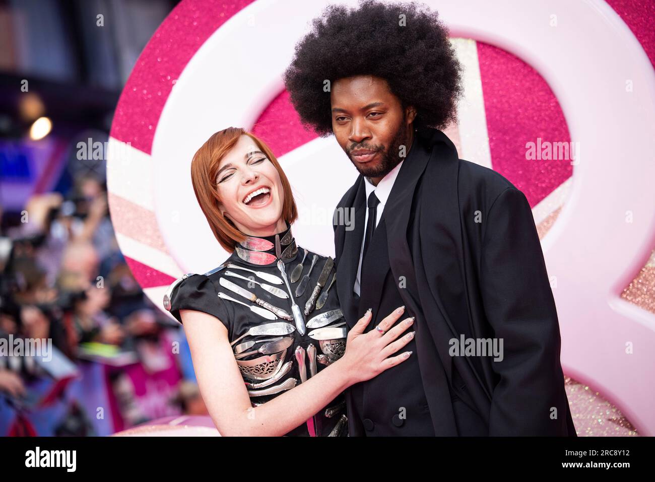 Hari Nef, Jeremy O. Harris pose for photographers upon arrival at the premiere of the film 'Barbie' on Wednesday, July 12, 2023, in London. (Vianney Le Caer/Invision/AP) Banque D'Images