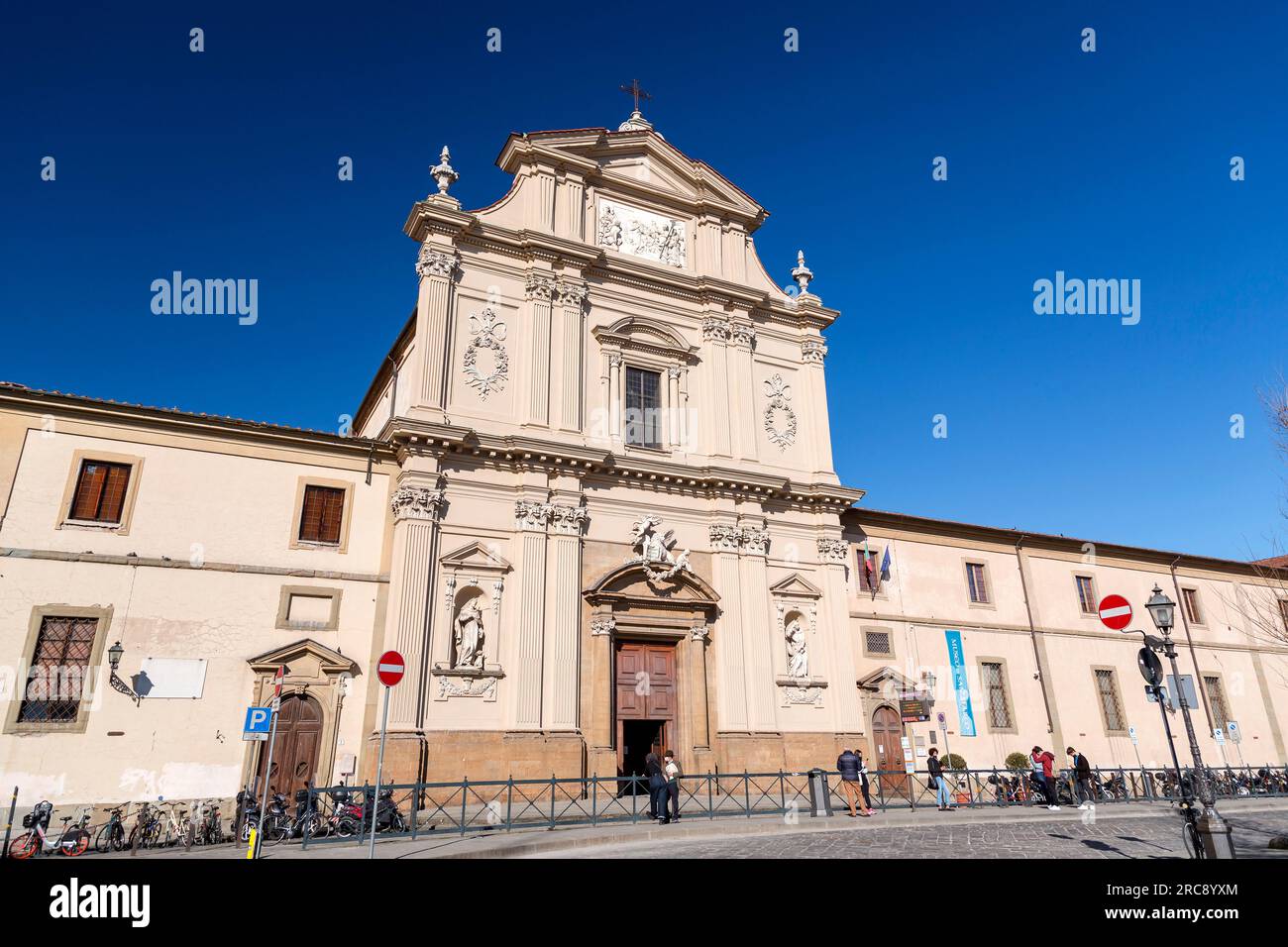 Florence, Italie - 6 avril 2022: La place Saint-Marc est une place dans la zone nord du centre historique de Florence, Italie Banque D'Images
