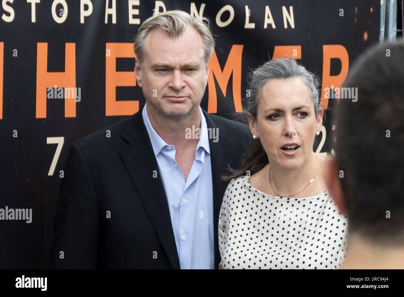 Christopher Nolan et Emma Thomas à la première Oppenheimer. La première d'Oppenheimer a lieu à Trafalgar Square, à Londres. Fans et acteurs Banque D'Images