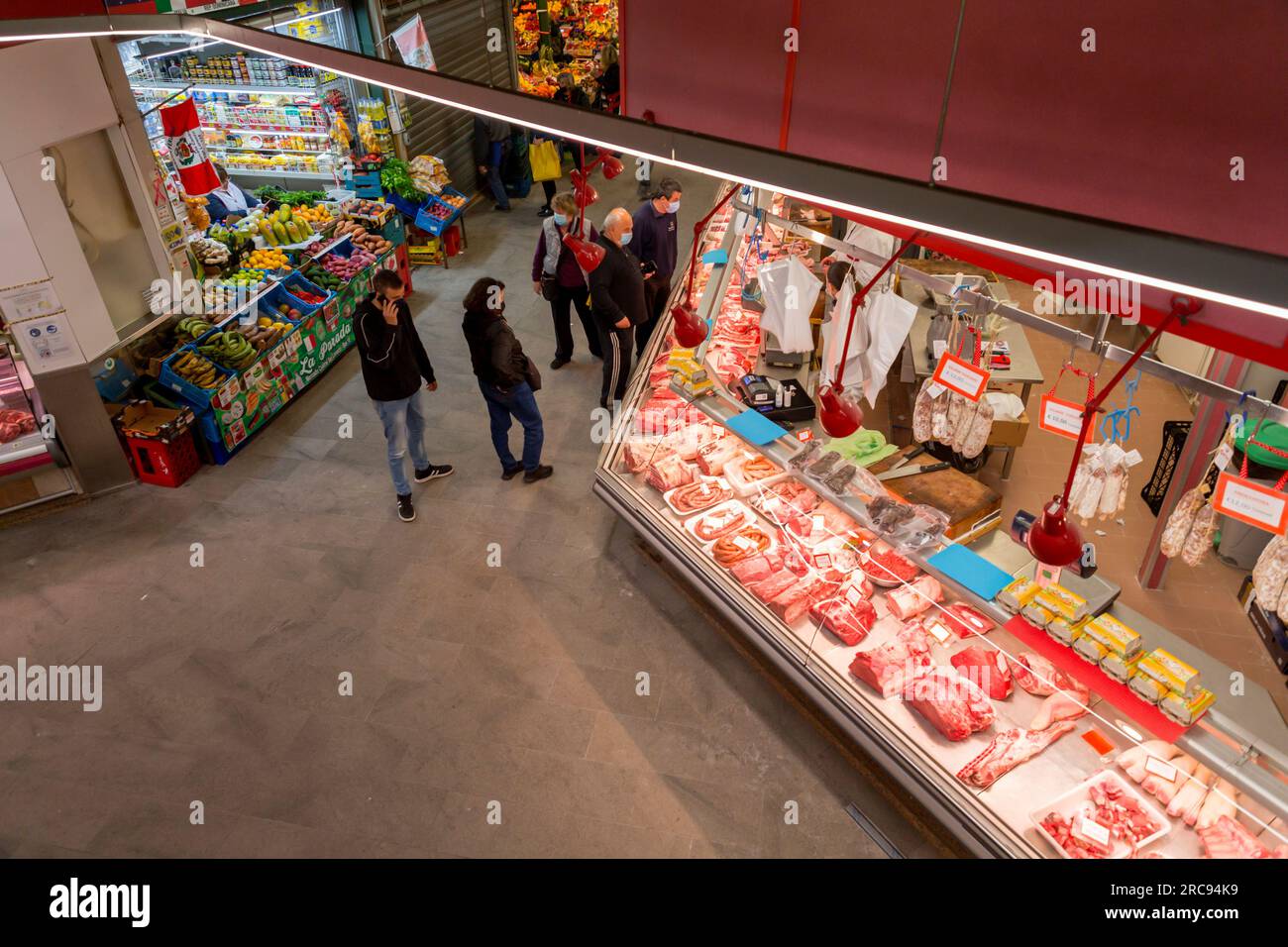 Florence, Italie - 5 avril 2022 : le Mercato Centrale est un marché alimentaire situé entre via dell'Ariento, via Sant'Antonino et via Panicale, Florence. Banque D'Images