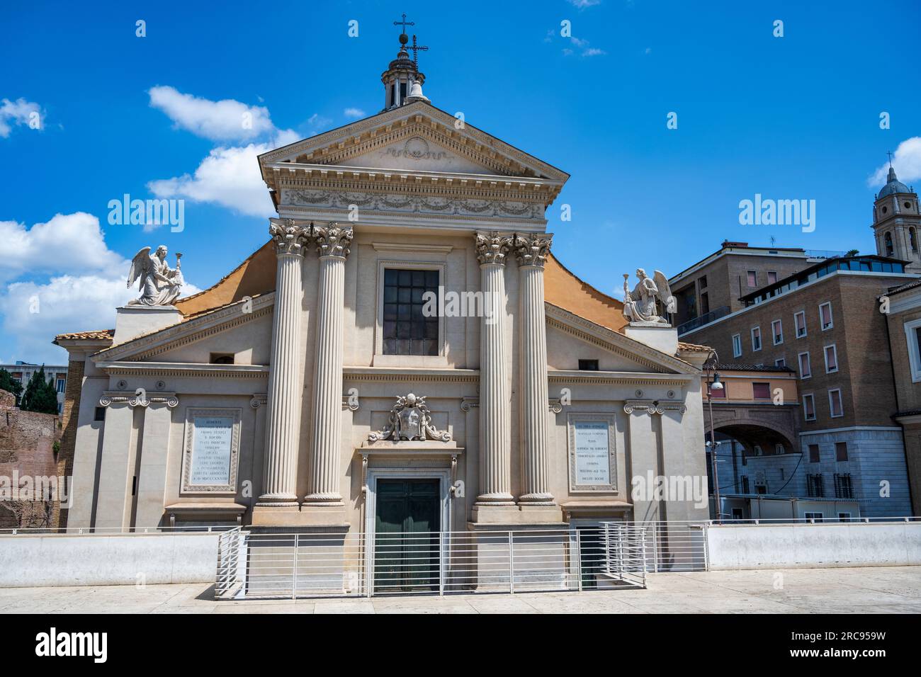 Vue de la façade d'influence Palladio (1834) de la Chiesa San Rocco all' Augusteo à Largo San Rocco à Rome, région du Latium, Italie Banque D'Images