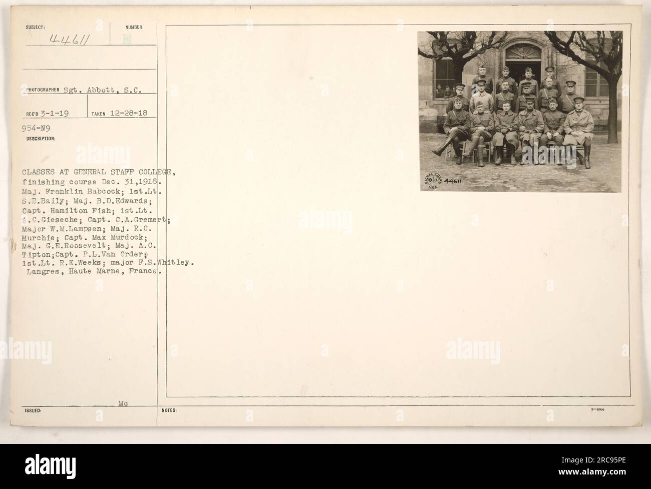 Légende : 'les membres de la classe de l'École d'état-major général finissant leur cours le 31 décembre 1918, à Langres, haute Marne, France. Major Franklin Babcock, premier lieutenant S.D. Baily, Major B.D. Edwards, capitaine Hamilton Fish, lieutenant A.C. Gieseche, capitaine c.a. Gremert, major W.M. Lampsen, Major R.C. Murchie, capitaine Max Murdock, major G.E. Roosevelt, Major A.C. Tipton, capitaine P.L. Van Order, premier lieutenant R.E. Weeks, et Major F.S. Whitley sur la photo.' Banque D'Images