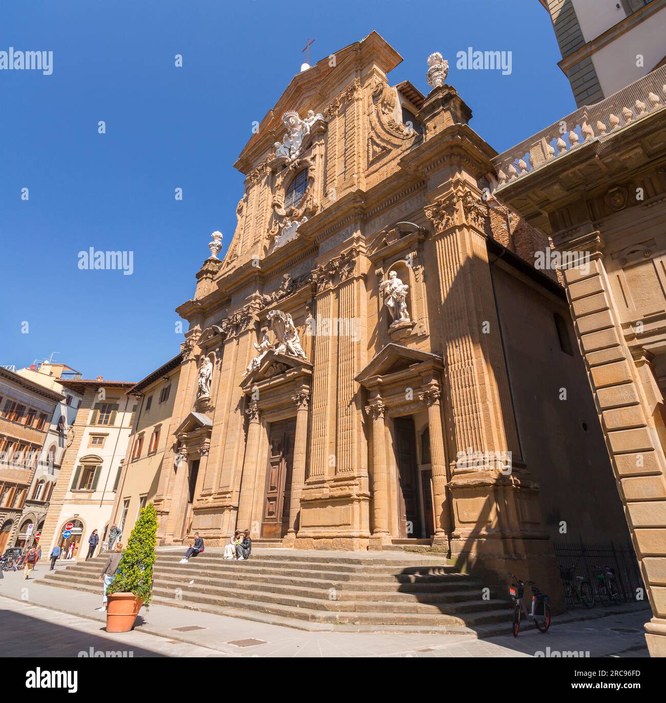 Florence, Italie - 5 avril 2022 : Piazza San Firenze est une place dans le centre historique de Florence, Toscane, Italie. Banque D'Images