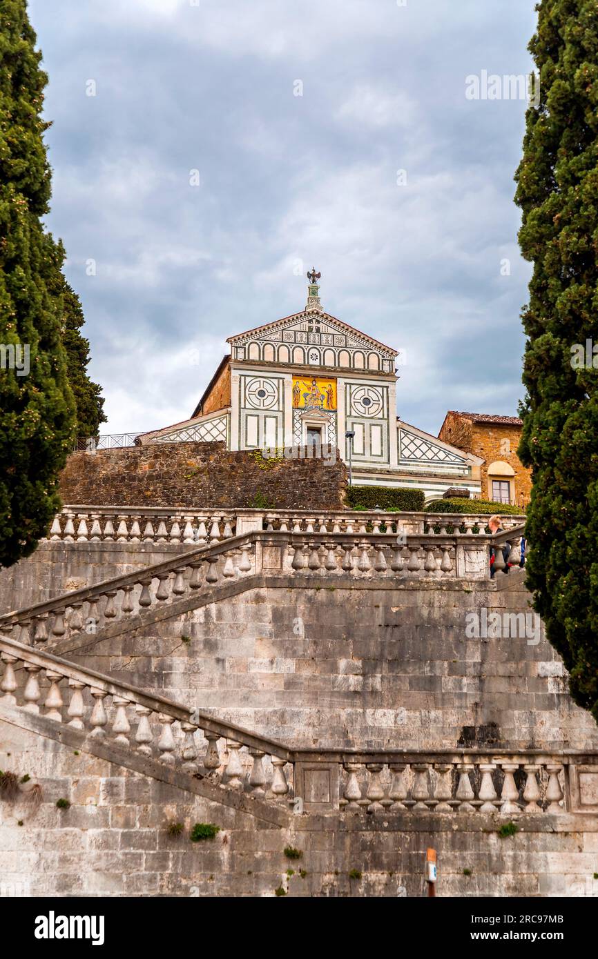 La basilique San Miniato al Monte est située à Florence et donne sur la ville. Une des plus belles structures romanes de Toscane et les églises les plus pittoresques Banque D'Images