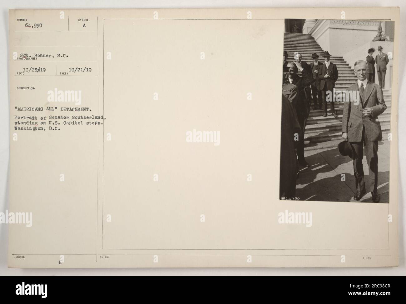 Portrait du sénateur Southerland, debout sur les États-Unis Capitole Steps à Washington, D.C. Cette image fait partie du détachement des Américains tous. Photographié par le sergent Bonner de Caroline du Sud le 21 octobre 1919. Banque D'Images