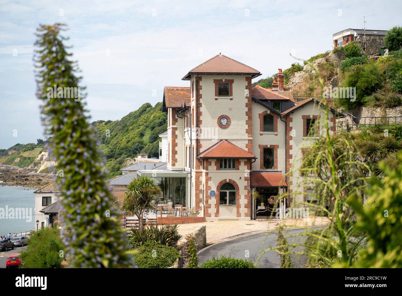 Vue générale de l'hôtel Terrace, du restaurant et du magasin de vin à Ventnor sur l'île de Wight. Banque D'Images