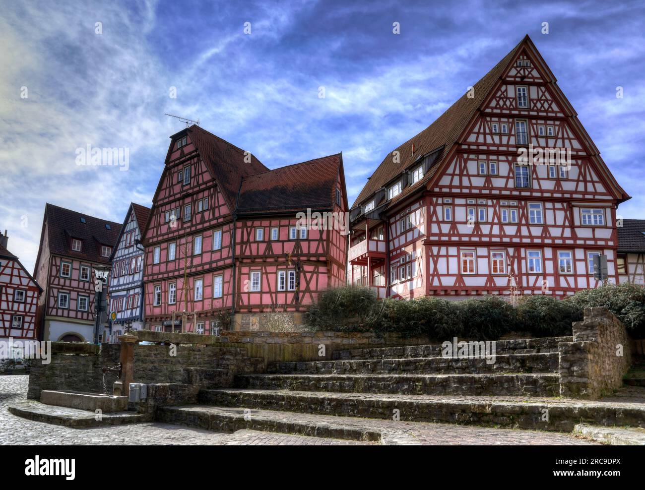 Riesenhaus und Hotel sonne in der Langgasse der Altstadt von Bad Wimpfen im Kraichgau, Landkreis Heilbronn, Bade-Württemberg, Süddeutschland, Deutsc Banque D'Images
