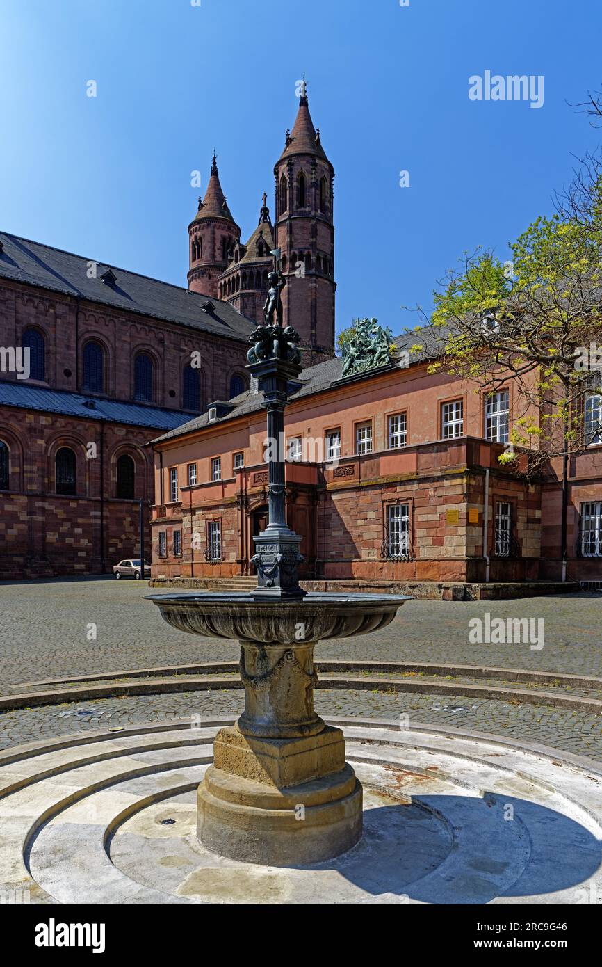 Schum-Stadt, Schloßbrunnen, Dom Sankt Peter, erbaut 12. Jahrhundert, Heyls-Schlößchen Banque D'Images