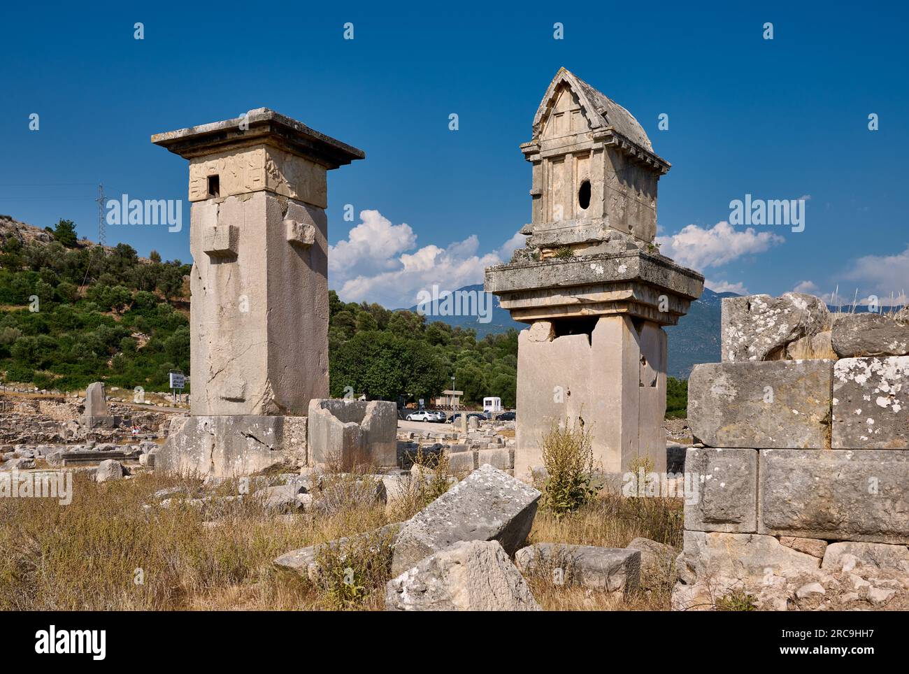 Sarkophagpfeiler und Harpyienmonument genantes Pfeilergrab, Sarkophag in Xanthos, Tuerkei |monument Harpy et tombeau lycien dans les ruines de la ville antique Banque D'Images