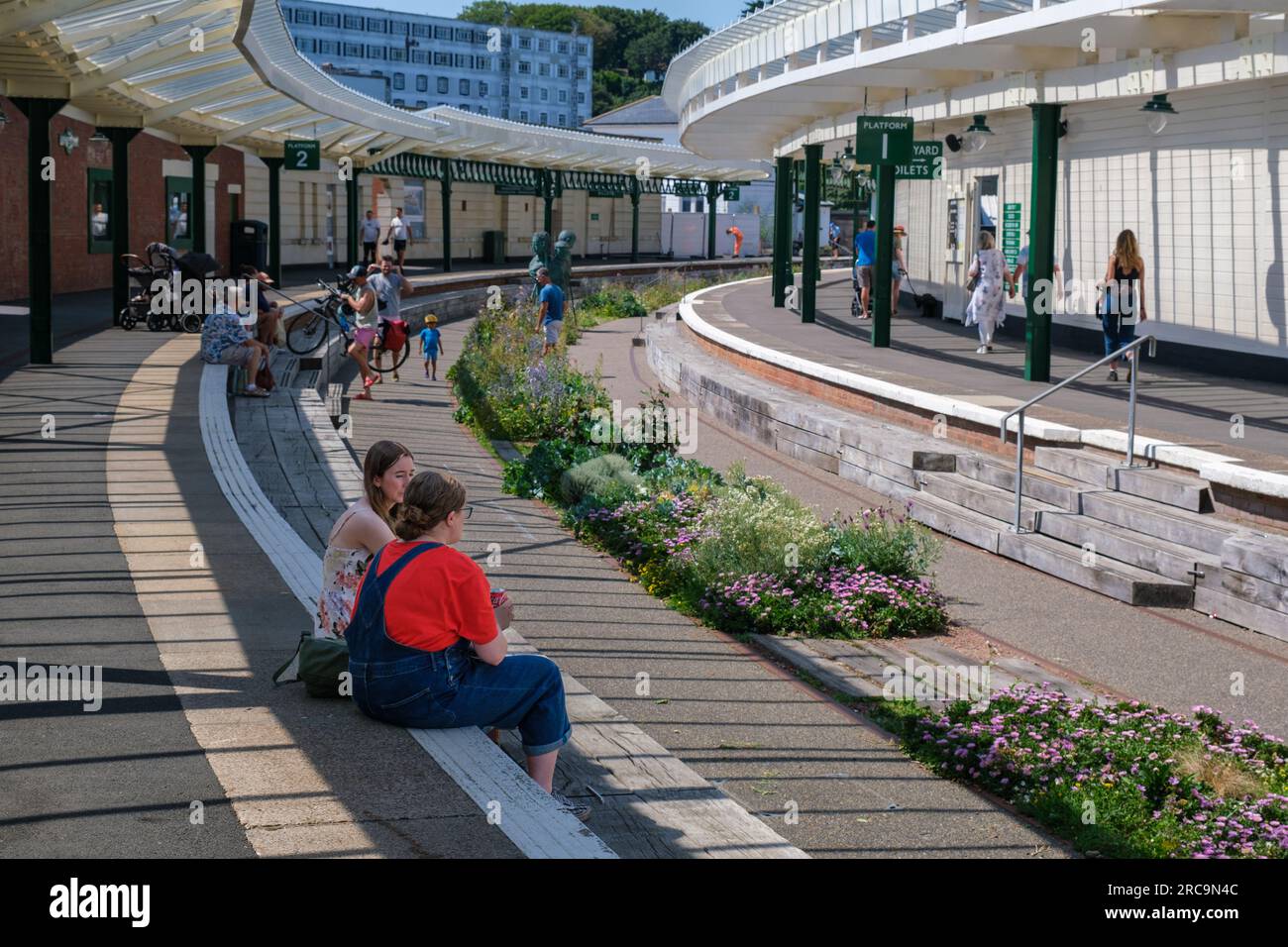 Folkestone, Royaume-Uni - 9 juillet 2023 : gare ferroviaire de Folkestone Harbour Banque D'Images
