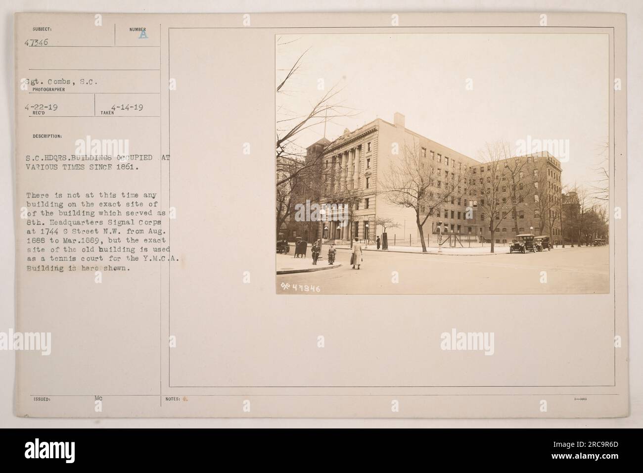 Photographie du site où le bâtiment du 8th Headquarters signal corps se trouvait autrefois au 1744 G Street N.W. d'août 1888 à mars 1889. Le bâtiment n'existe plus, et le site est maintenant utilisé comme court de tennis pour le bâtiment Y.M.C.A. Légende fournie par le sergent Combs, C.S., le 22 avril 1919. Photographie prise le 14 avril 1919. Numéro de l'image : 47346. Banque D'Images