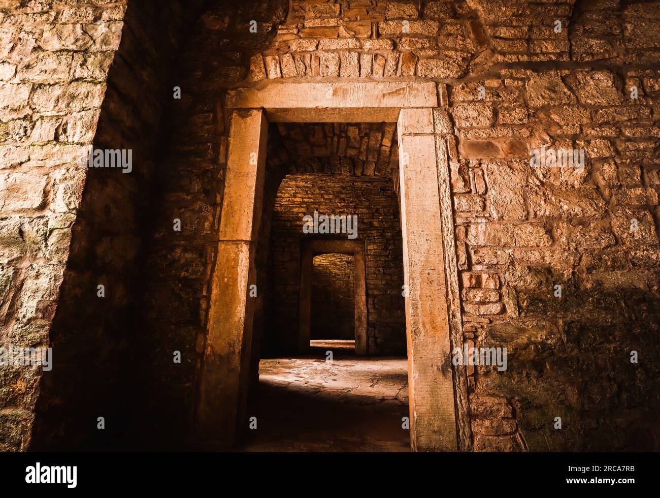 porte dans un vieux donjon Banque D'Images