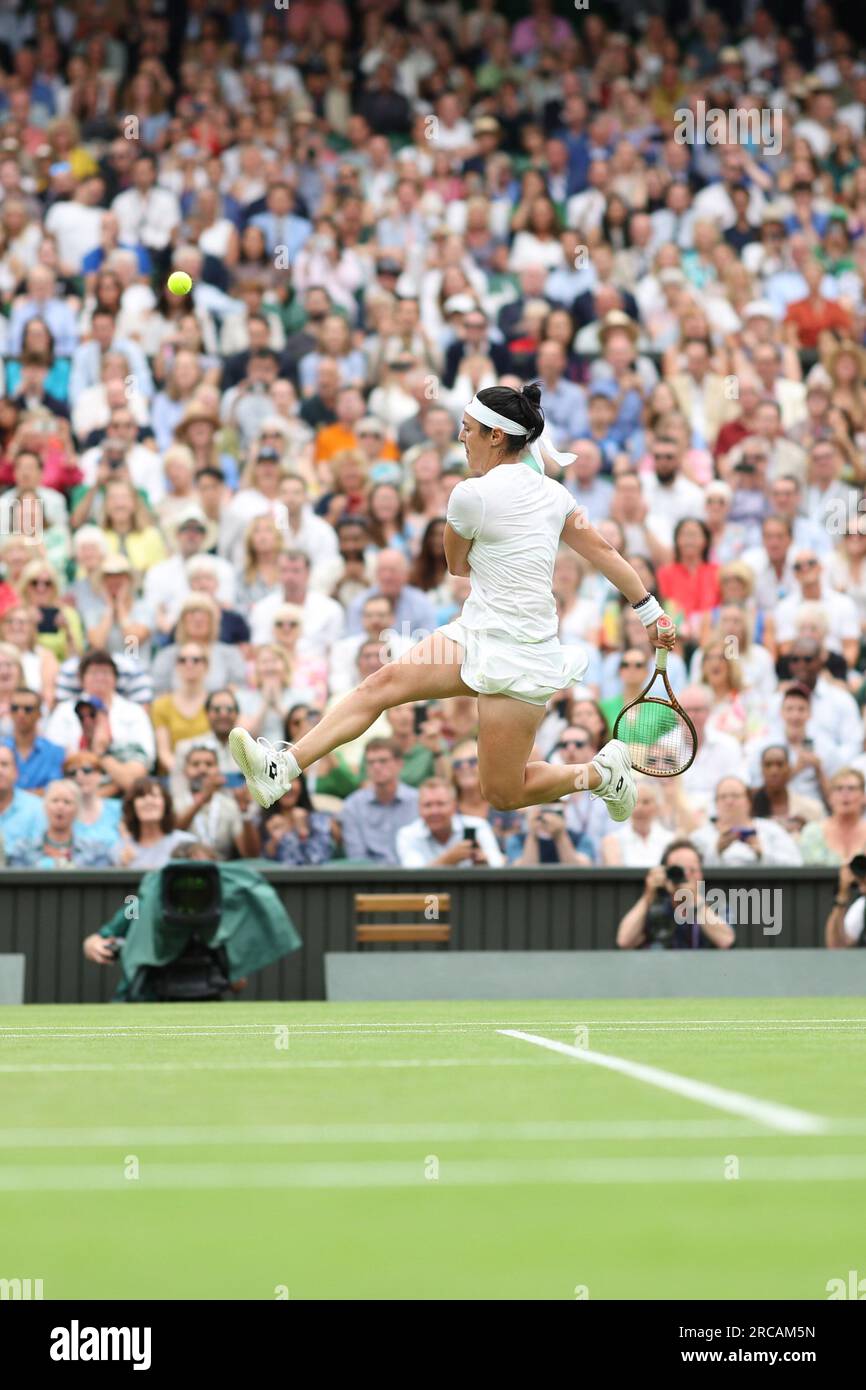 Wimbledon, Royaume-Uni. 13 juillet 2023. ONS Jabeur (Tun) a battu Aryna Sabalenka (BLR) lors des Championnats de Wimbledon 2023 le 13 juillet 2023 au All England Lawn tennis & Croquet Club à Wimbledon, Angleterre - photo Antoine Couvercelle/DPPI crédit : DPPI Media/Alamy Live News Banque D'Images