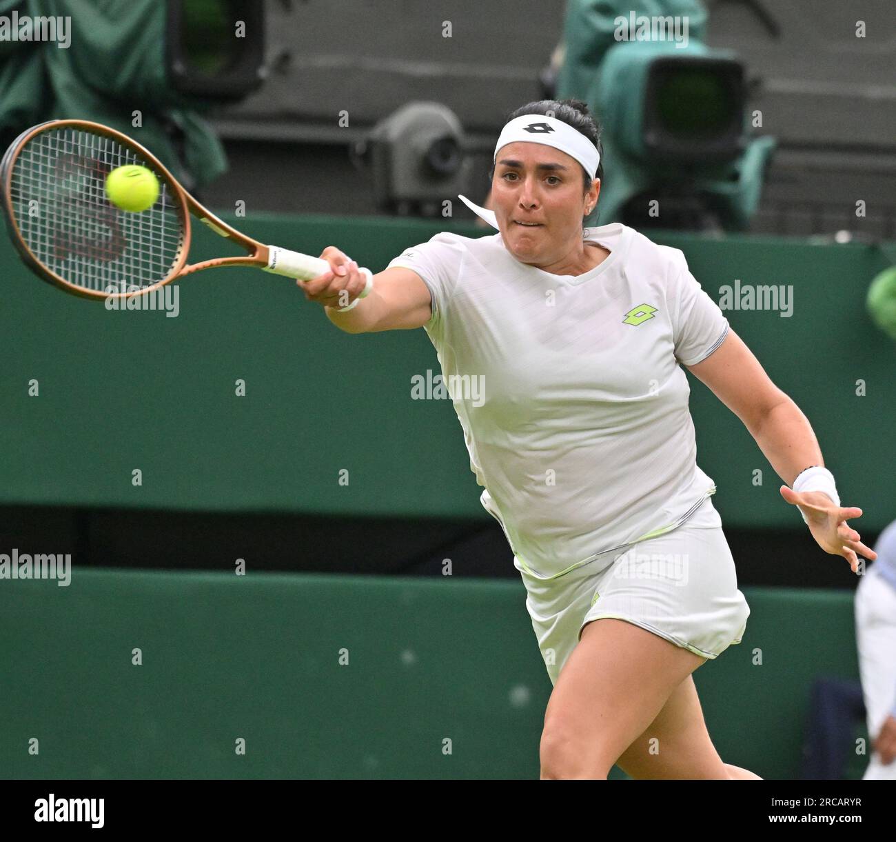 Londres, GBR. 13 juillet 2023. Londres Wimbledon Championships Day 11 1/07/2023 ONS Jabeur (TUN) remporte le match de demi-finale crédit : Roger Parker/Alamy Live News Banque D'Images
