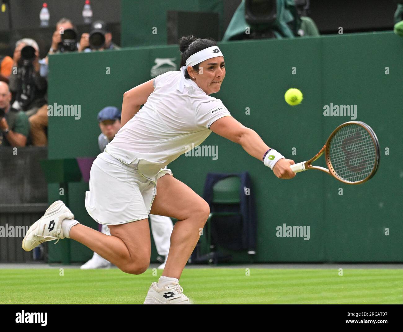 Londres, GBR. 13 juillet 2023. Londres Wimbledon Championships Day 11 1/07/2023 ONS Jabeur (TUN) remporte le match de demi-finale crédit : Roger Parker/Alamy Live News Banque D'Images