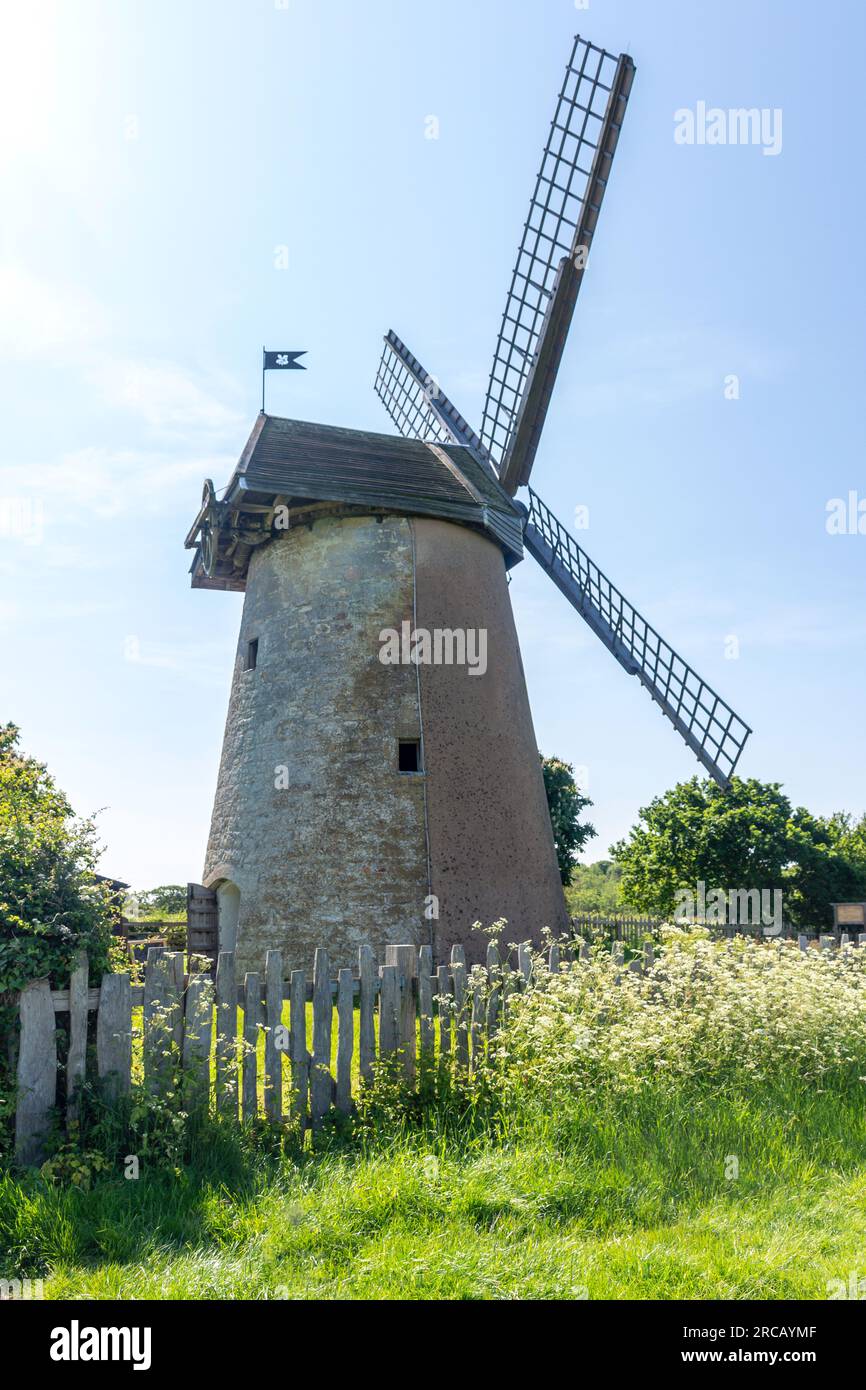 17e siècle restauré Moulin à vent de Bembridge, High Street, Bembridge, île de Wight, Angleterre, Royaume-Uni Banque D'Images