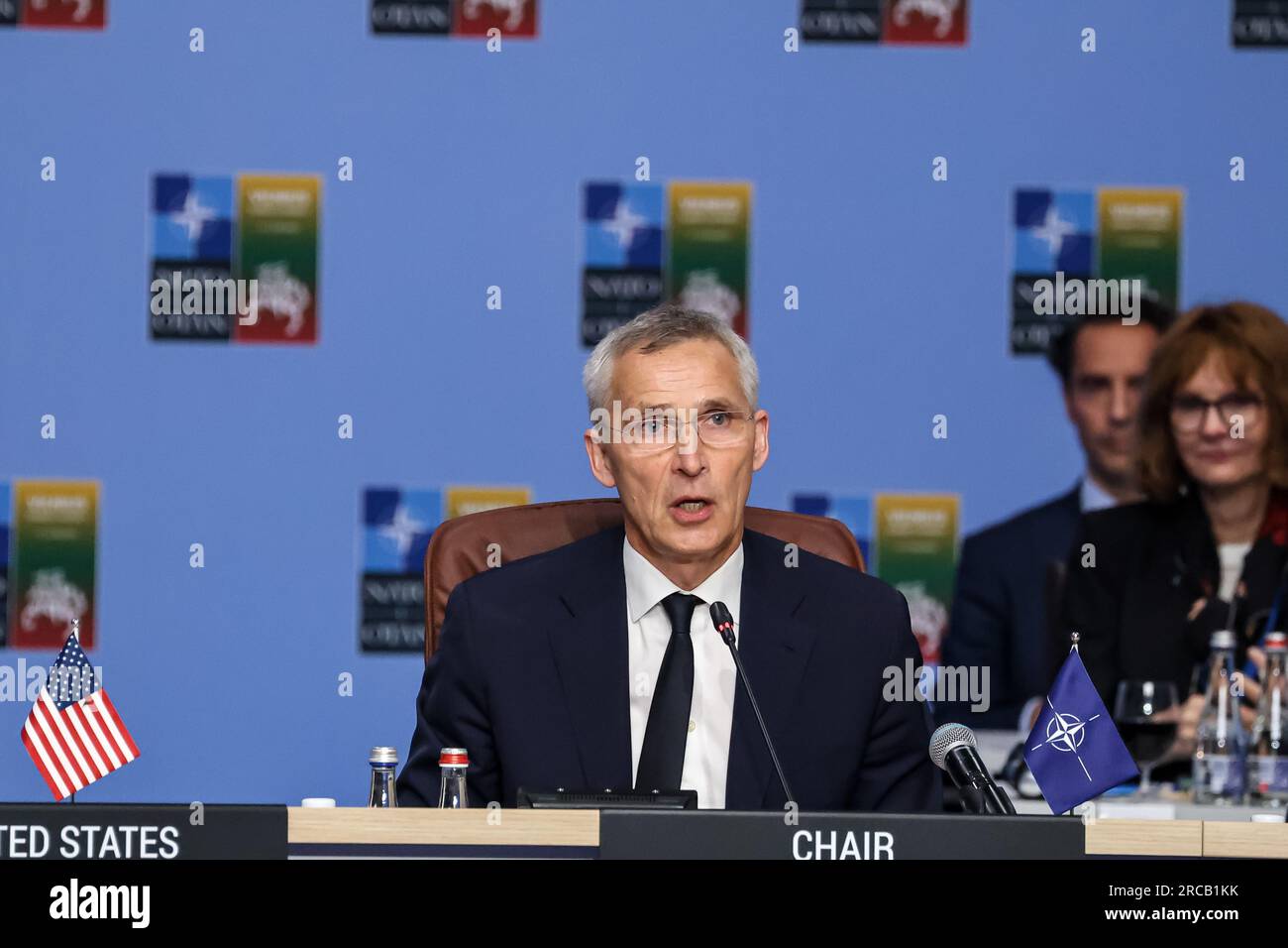 Vilnius, Lituanie. 12 juillet 2023. Le secrétaire général de l'OTAN, Jens Stoltenberg, s'exprime lors de la réunion du Conseil OTAN-Ukraine au niveau des chefs d'État et de gouvernement, lors du sommet de haut niveau de l'OTAN qui s'est tenu au Centre de conférences Litexpo à Vilnius, en Lituanie, le 12 juillet 2023. L'ordre du jour du sommet couvre la candidature de l'Ukraine à l'adhésion à l'organisation, le processus d'adhésion de la Suède, l'augmentation des stocks d'armes et la révision des plans de défense. (Photo Dominika Zarzycka/Sipa USA) crédit : SIPA USA/Alamy Live News Banque D'Images