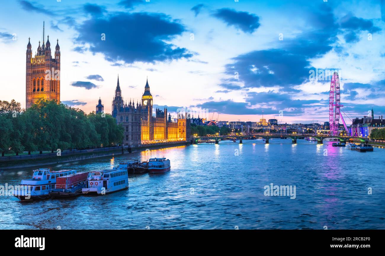 Bigh Ben et Tamise vue panoramique sur le coucher du soleil à Londres, capitale du Royaume-Uni Banque D'Images