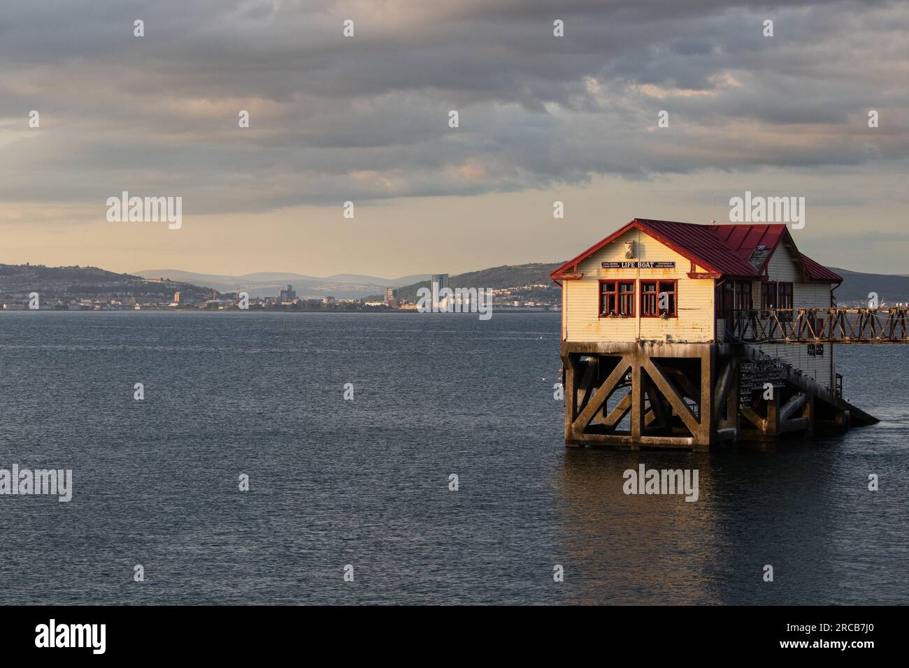 Mumbles Old Lifeboat station dans la baie de Swansea, pays de Galles. Banque D'Images