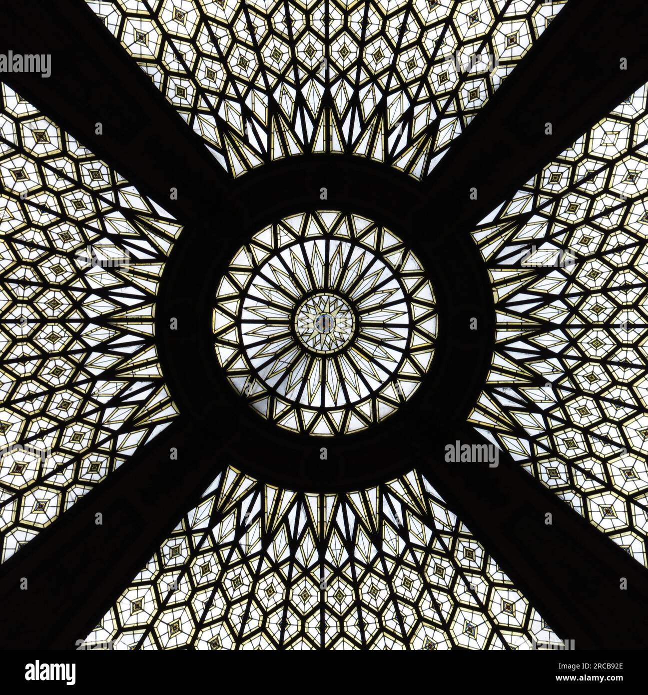 Mandala comme plafond de verre d'un immeuble de poste à Barcelone Banque D'Images