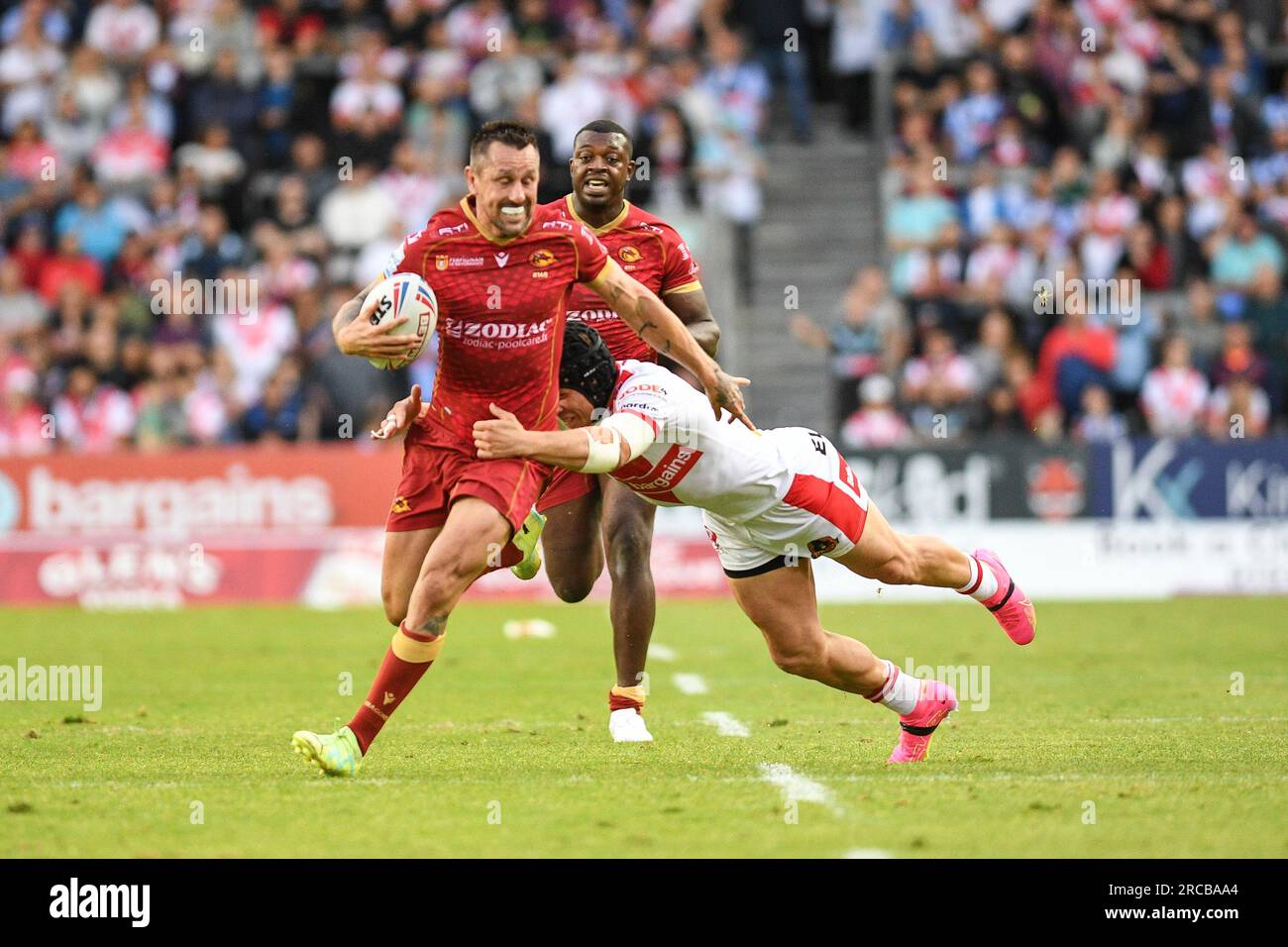 St. Helens, Angleterre - 13 juillet 2023 - Mitchell Pearce de Catalan Dragons fait une pause. Betfred Super League, St. Helens vs Catalan Dragons au Totally Wicked Stadium, St. Helens, Royaume-Uni Banque D'Images