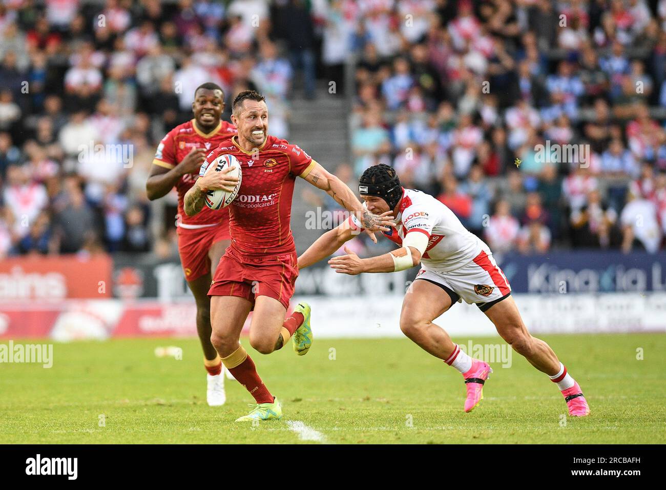 St. Helens, Angleterre - 13 juillet 2023 - Mitchell Pearce de Catalan Dragons fait une pause. Betfred Super League, St. Helens vs Catalan Dragons au Totally Wicked Stadium, St. Helens, Royaume-Uni Banque D'Images