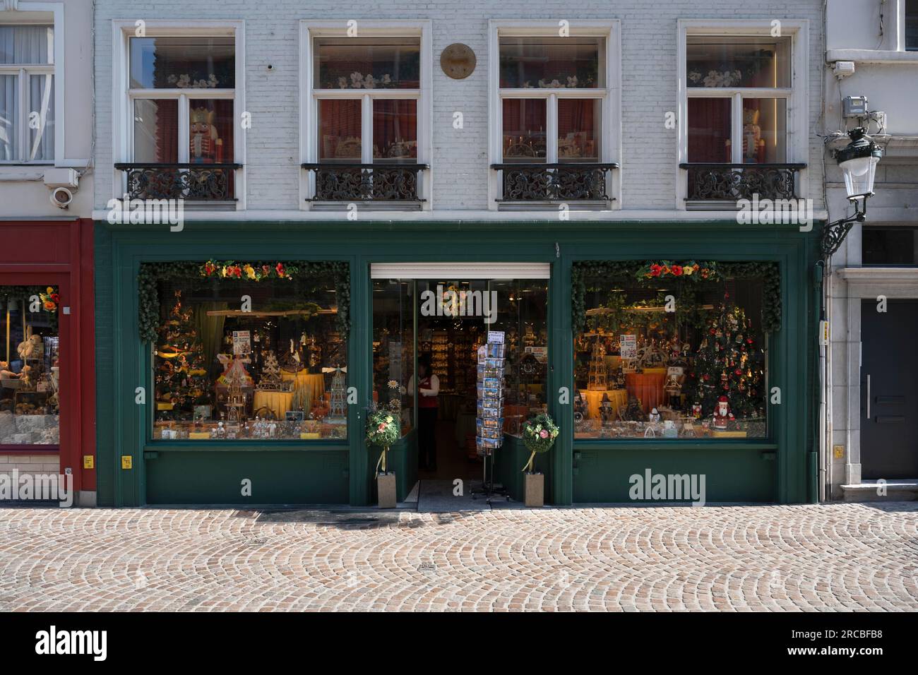 Boutique de décoration de Noël dans la vieille ville de Bruges, Belgique Banque D'Images