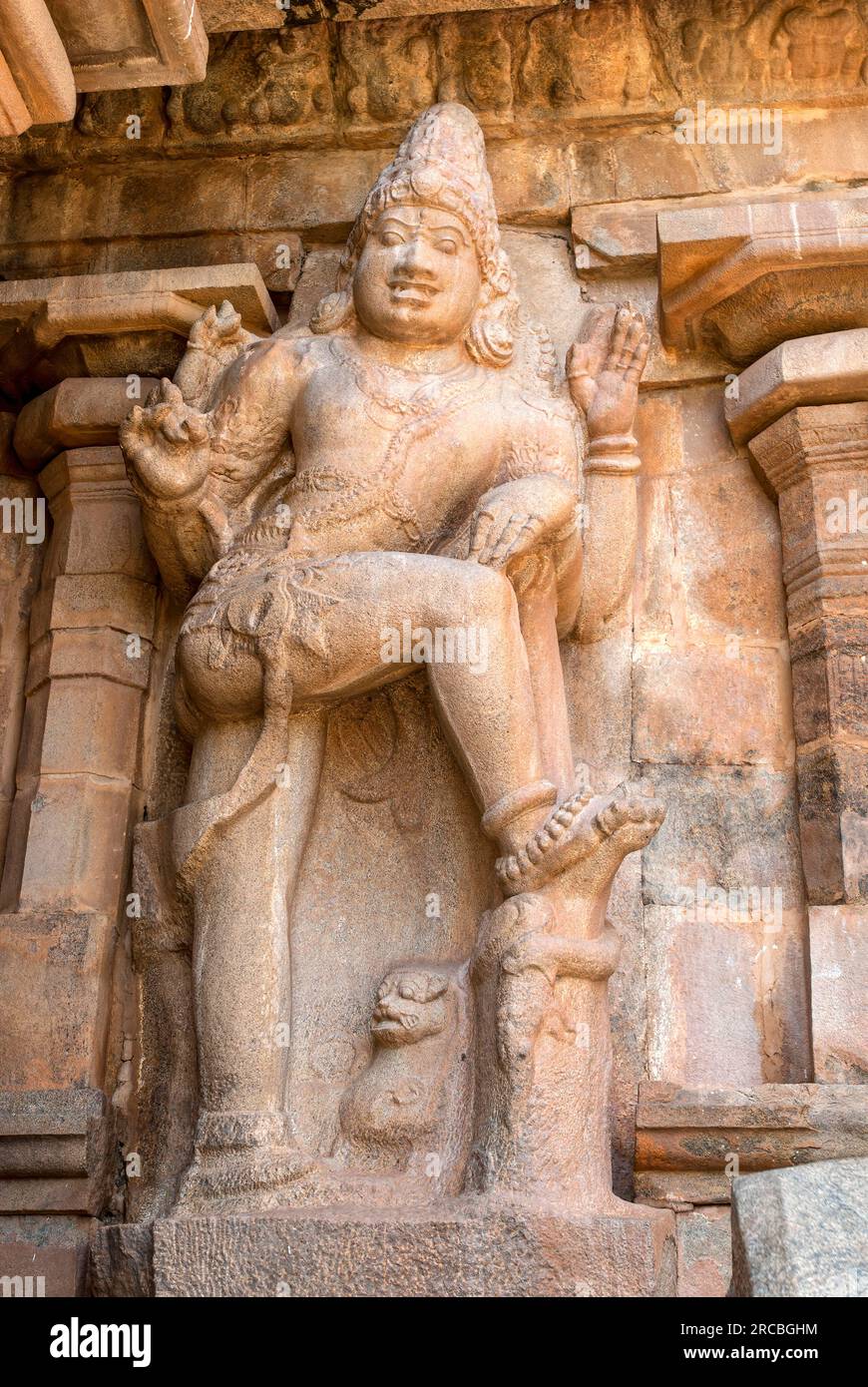 Porte de Dwarapalaka statue du gardien sur le mur extérieur du temple Arulmigu Peruvudaiyar Brihadisvara du 11e siècle à Gangaikonda Cholapuram près Banque D'Images