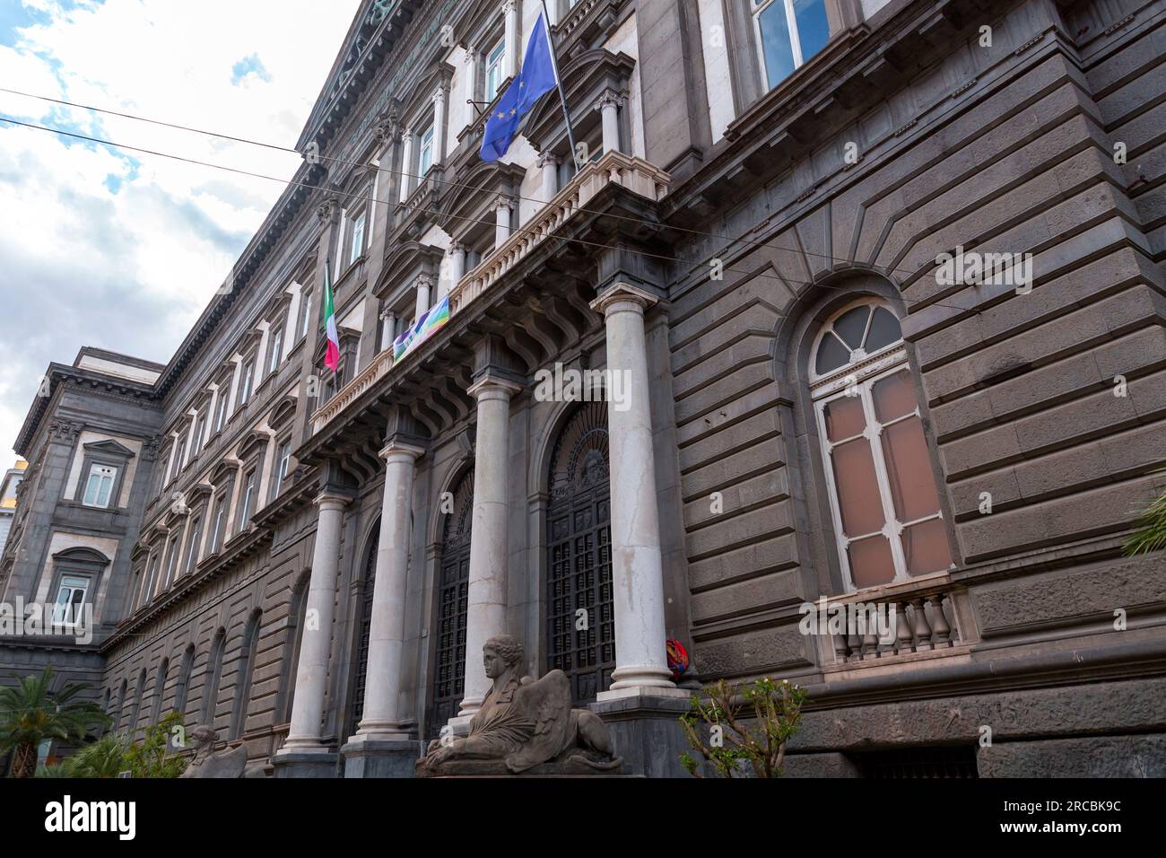 Naples, Italie - 10 avril 2022 : le bâtiment principal de l'Université Federico II de Naples, l'une des plus anciennes institutions académiques du monde, construit en 122 Banque D'Images