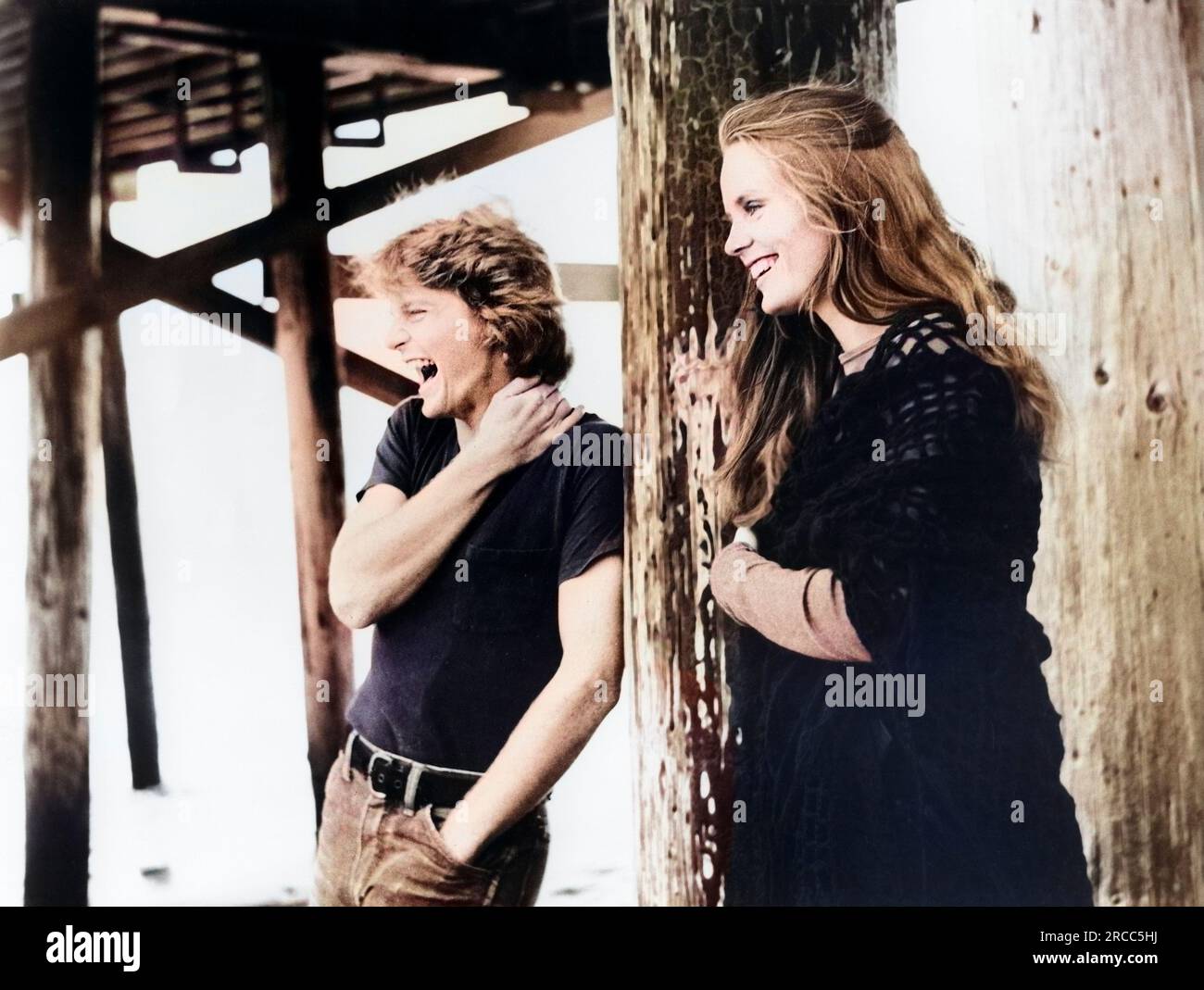 Darrell Larson, Heather Menzies, sur le tournage du film, 'Draft Dodger', sorti sous le titre 'Outside In', Producer Distributing Corp., 1972 Banque D'Images