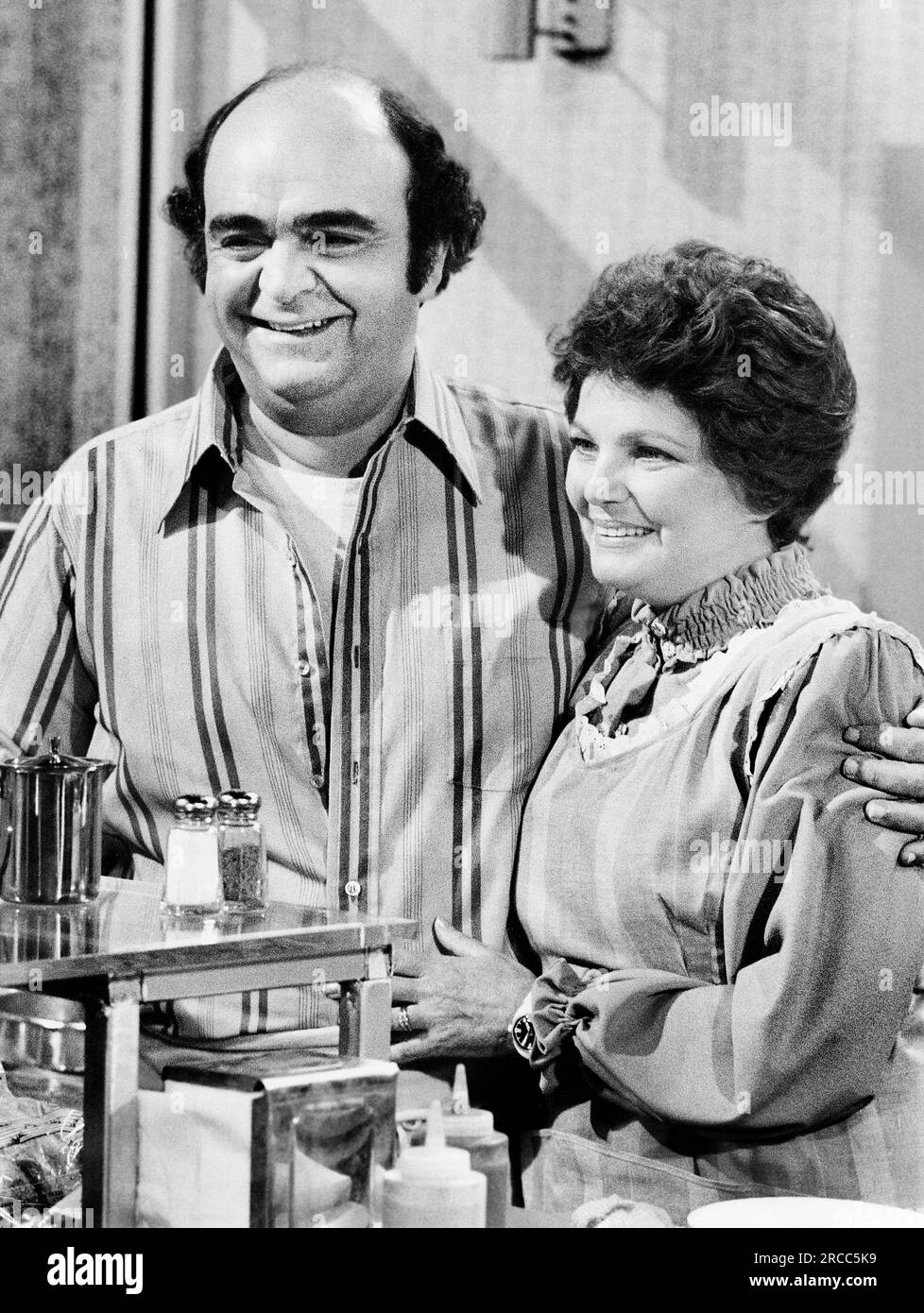 James Coco, Geraldine Brooks, sur le plateau de la série télévisée, 'The Dumplingss', Sony Pictures Television, 1975 Banque D'Images