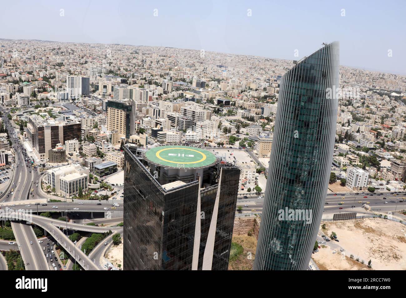 Jordanie - Amman tours, bâtiments et rues au Moyen-Orient (ponts et tours étonnants dans une belle ville arabe musulmane) Banque D'Images