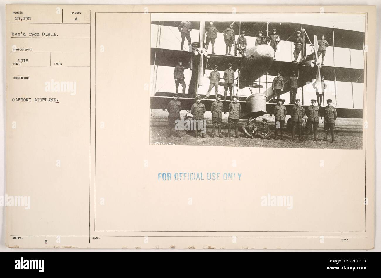 L'image représente un avion Caproni pendant la première Guerre mondiale. Elle a été prise en 1918 par un photographe de D.M.A. La photographie est marquée du symbole « A » indiquant qu'elle n'est pas destinée à un usage public. Banque D'Images