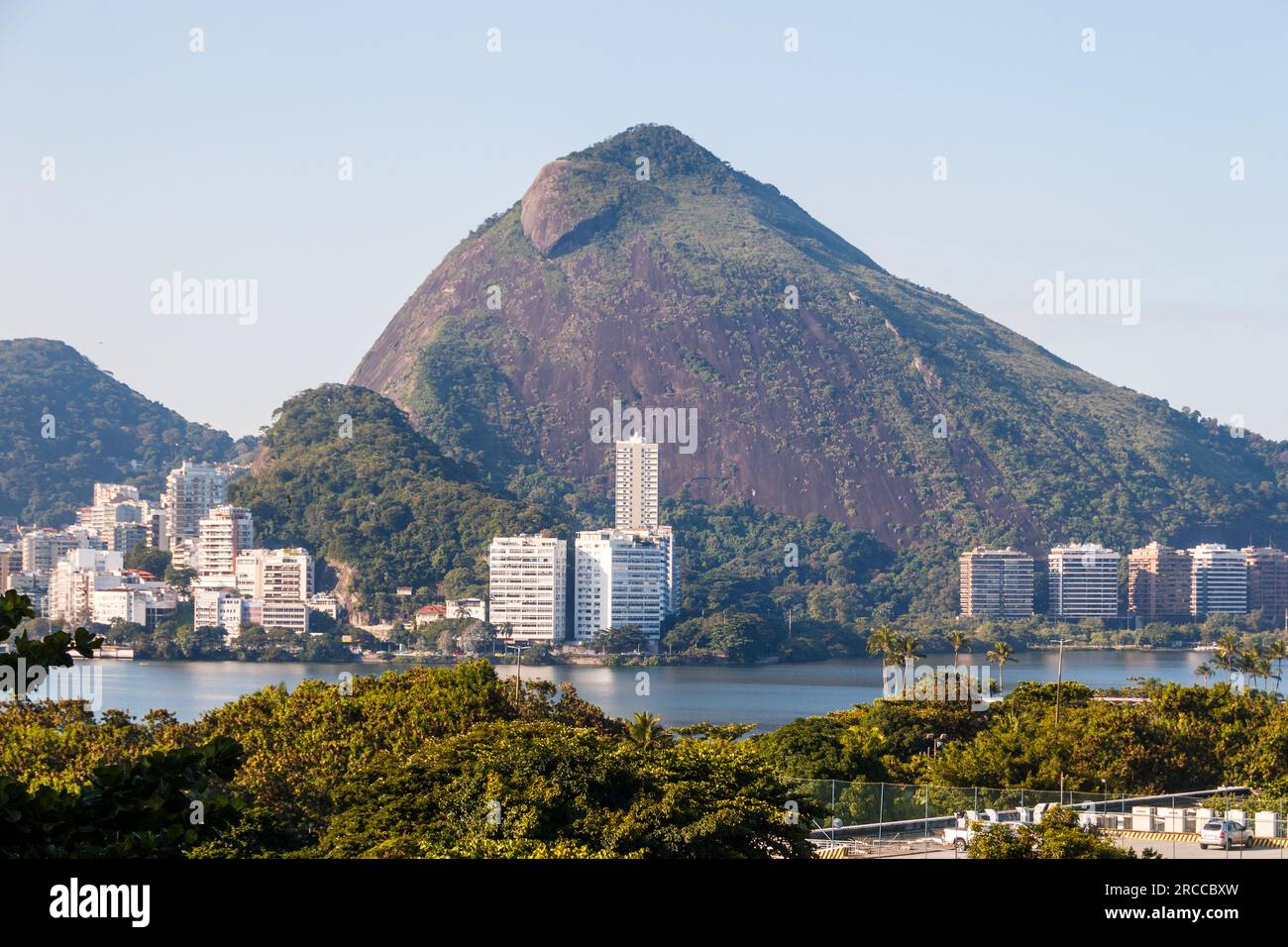 Vue de la lagune rodrigo de freitas à Rio de Janeiro au Brésil. Banque D'Images